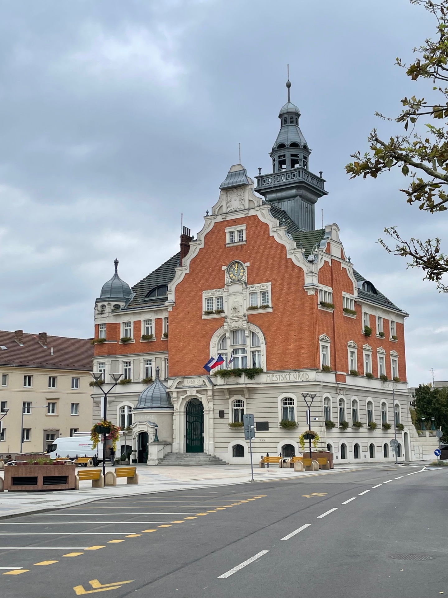 radnice na náměstí