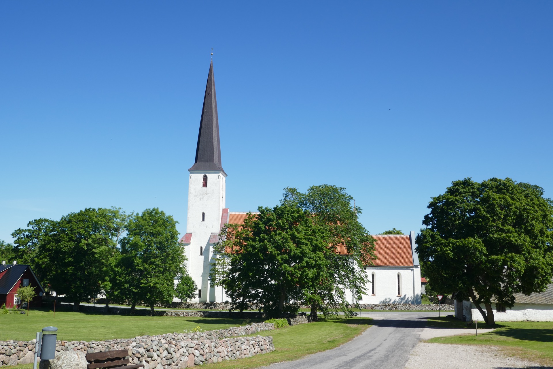 kostel v Kihelkoně zvenčí