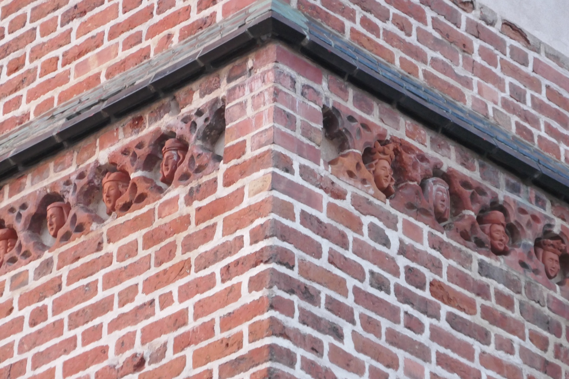 terakotová výzdoba