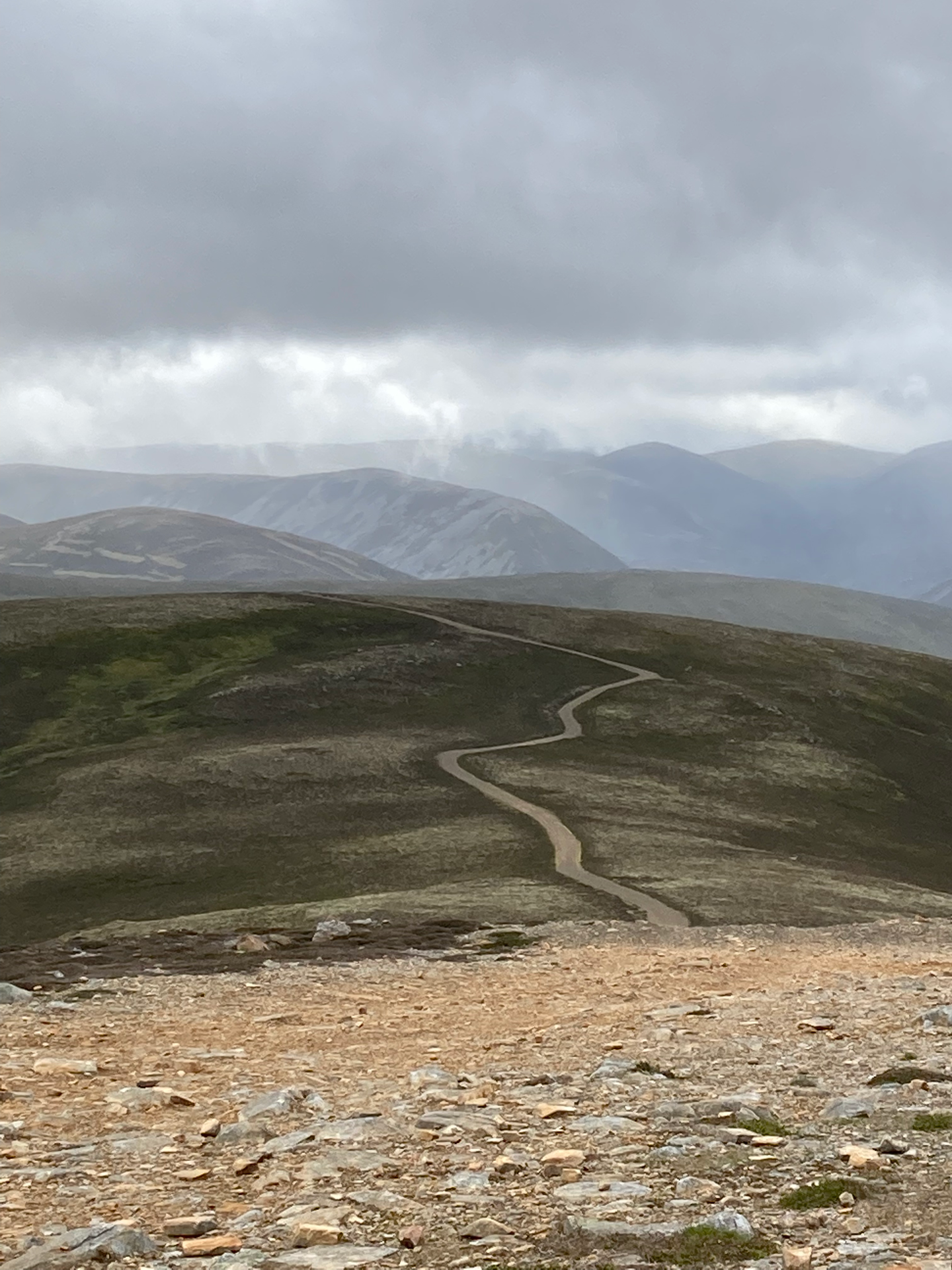 takhle to vypadá kolem Braemaru