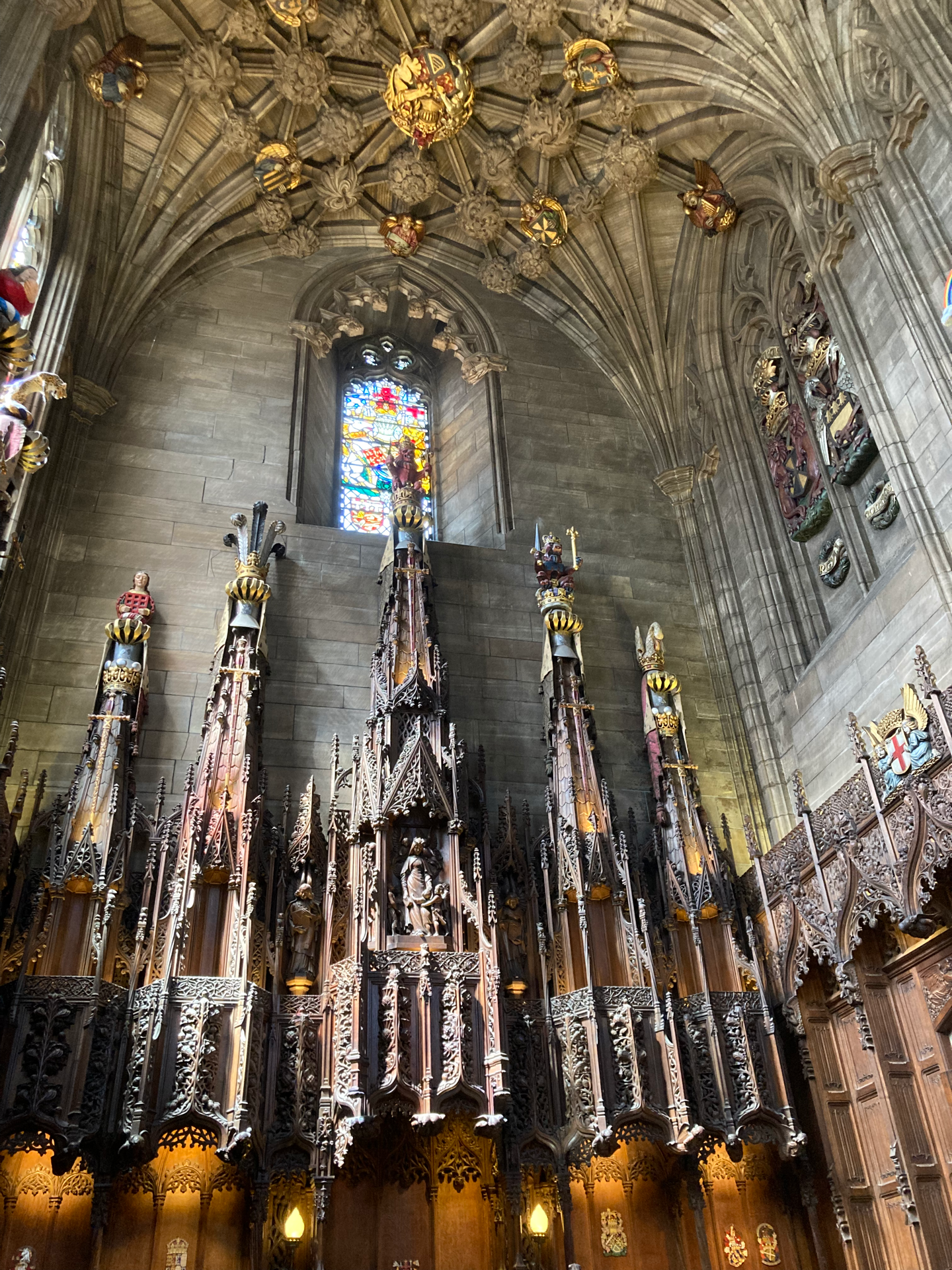 nakouknout do katedrály St. Gillese