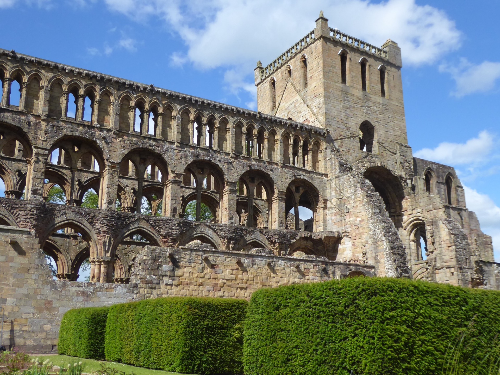 a Melrose Abbey