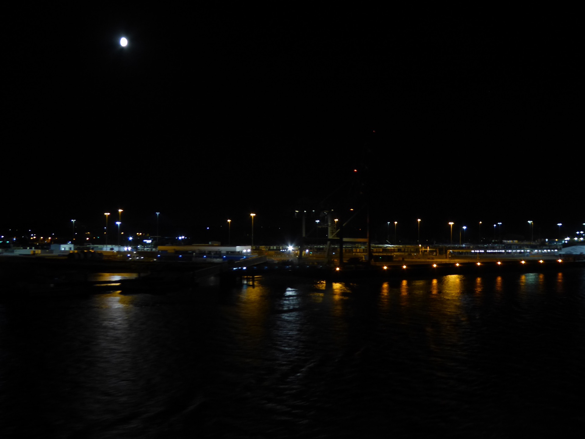 a nocí přes moře zase domů