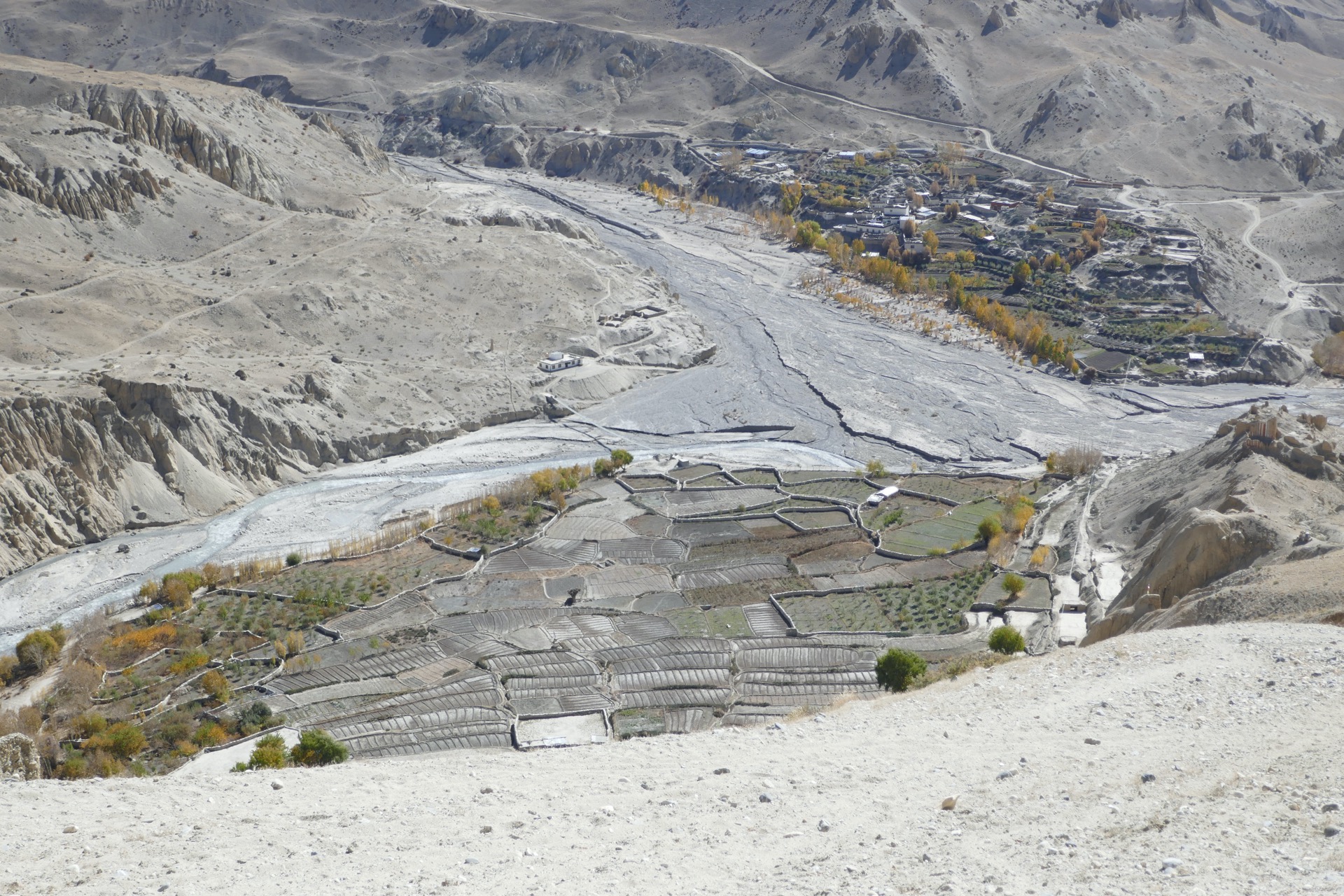 údolí Kali Gandaki pod námi