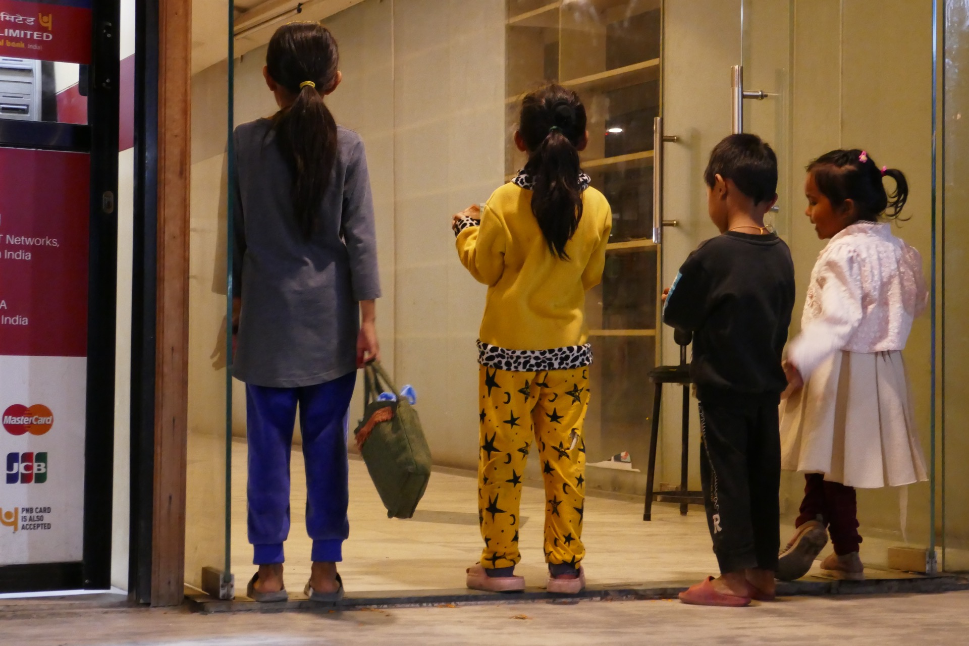 a děcka chodí po koledách