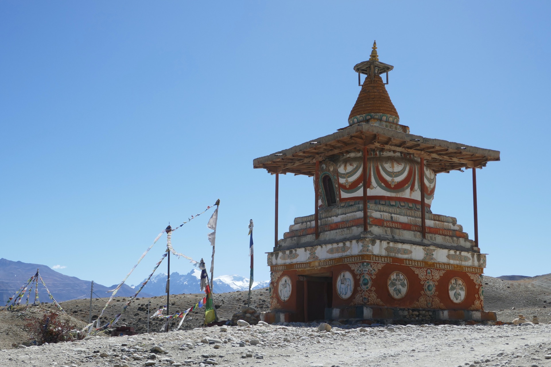 před námi je Charang