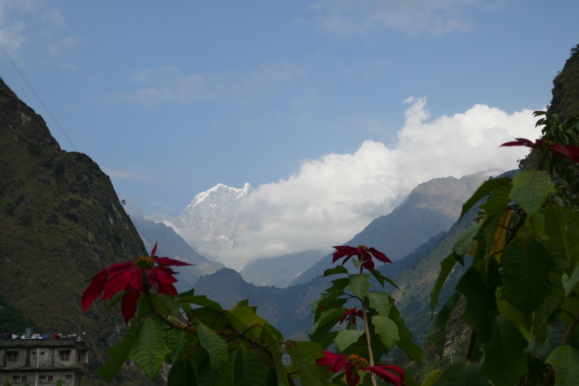 skoro o dva kilometry níž