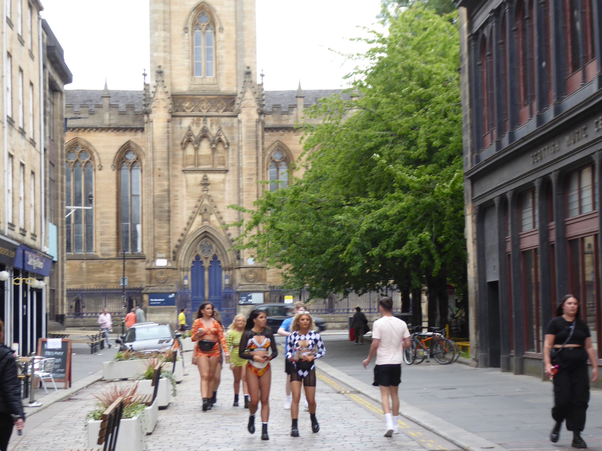 mládež je otužilá a odvážná