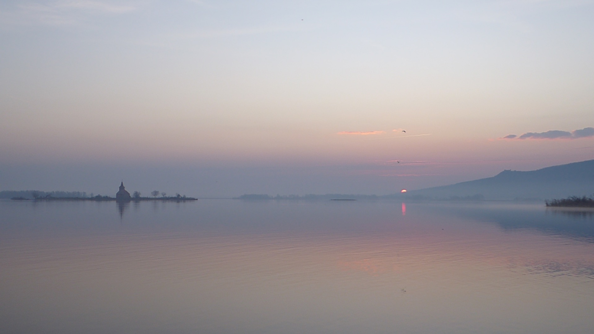 slunce právě vychází