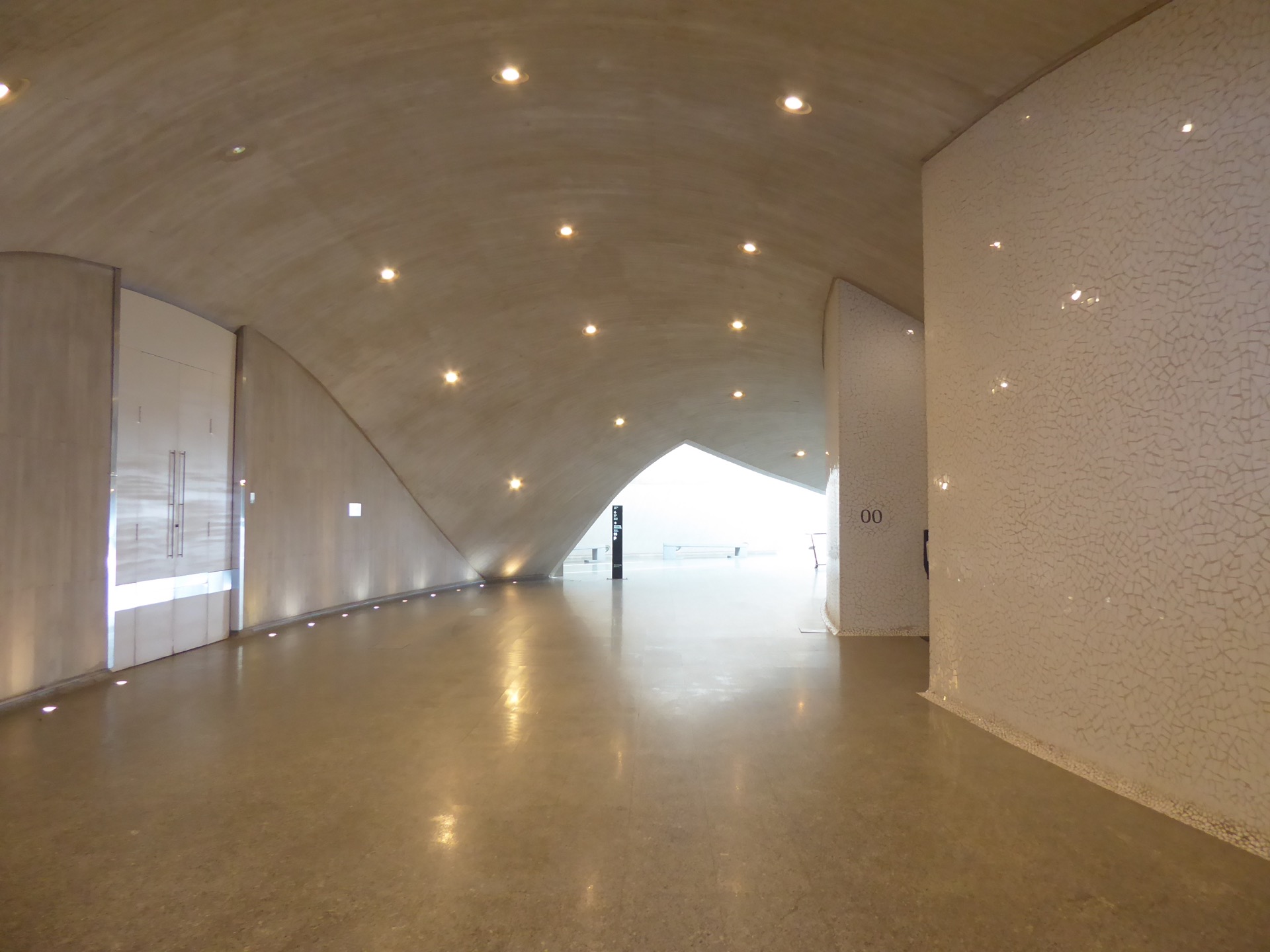 galerie kolem hlavního sálu