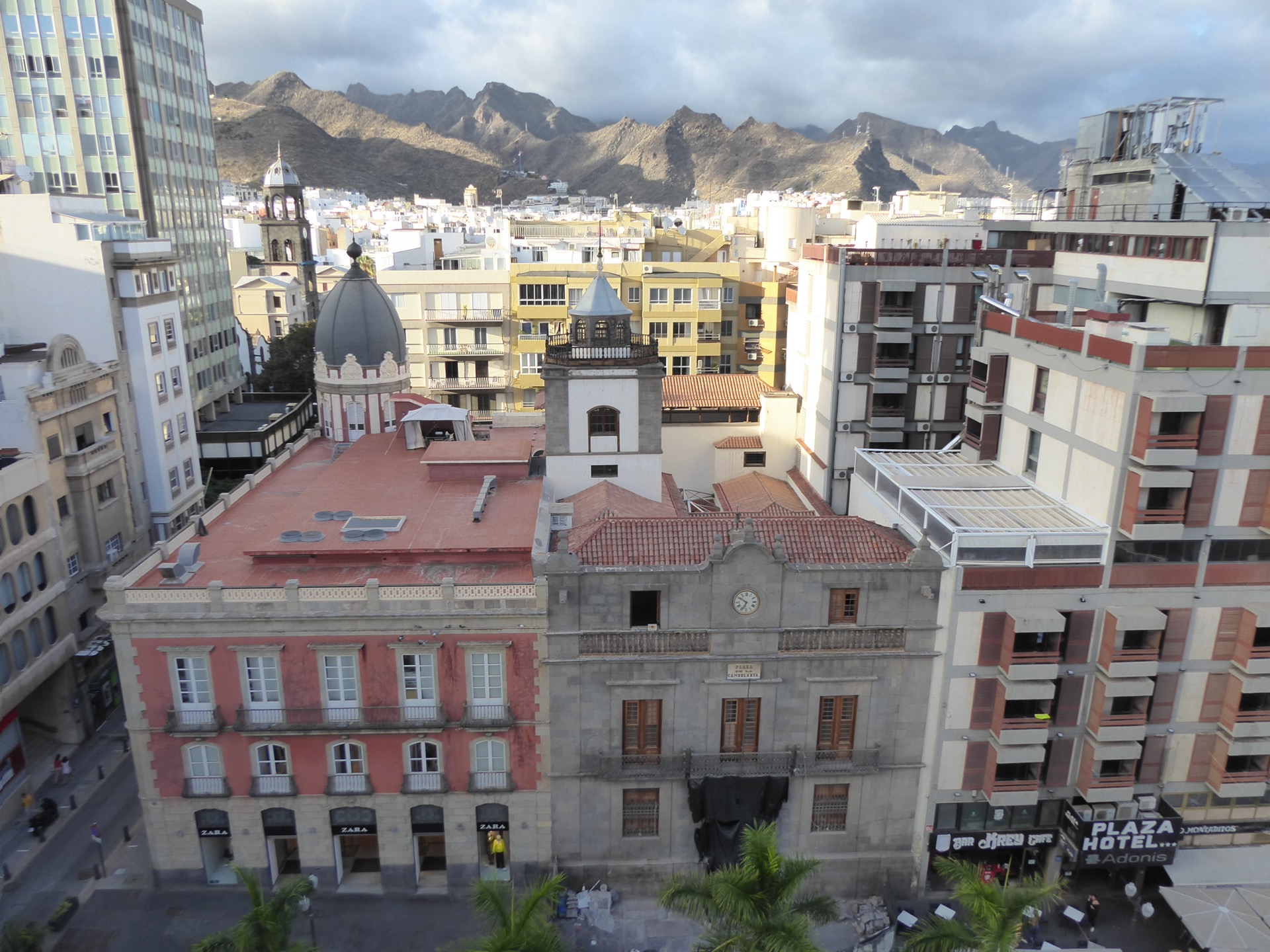 z hotelu jsme viděli na hory