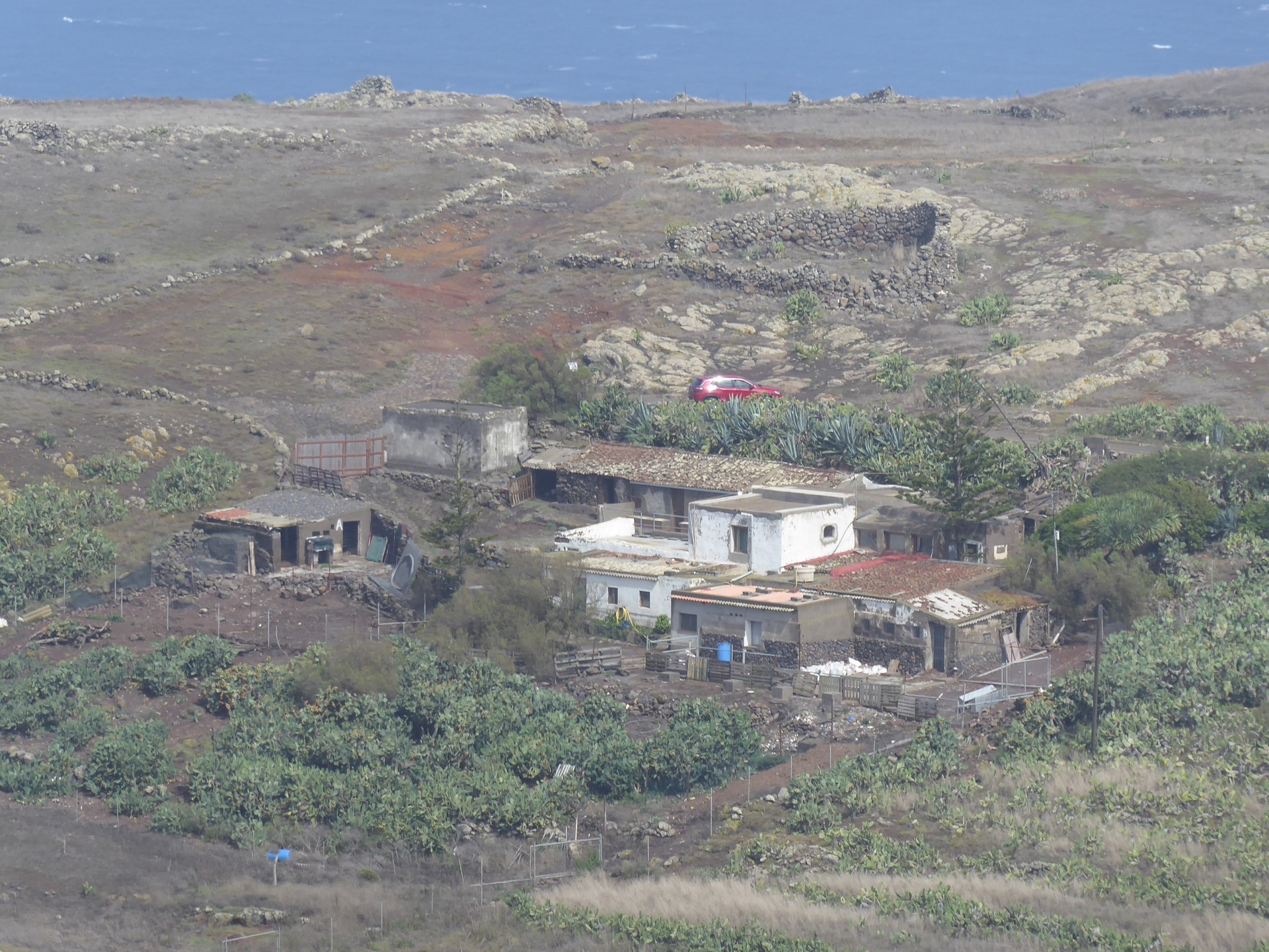 lidí tady moc nežije