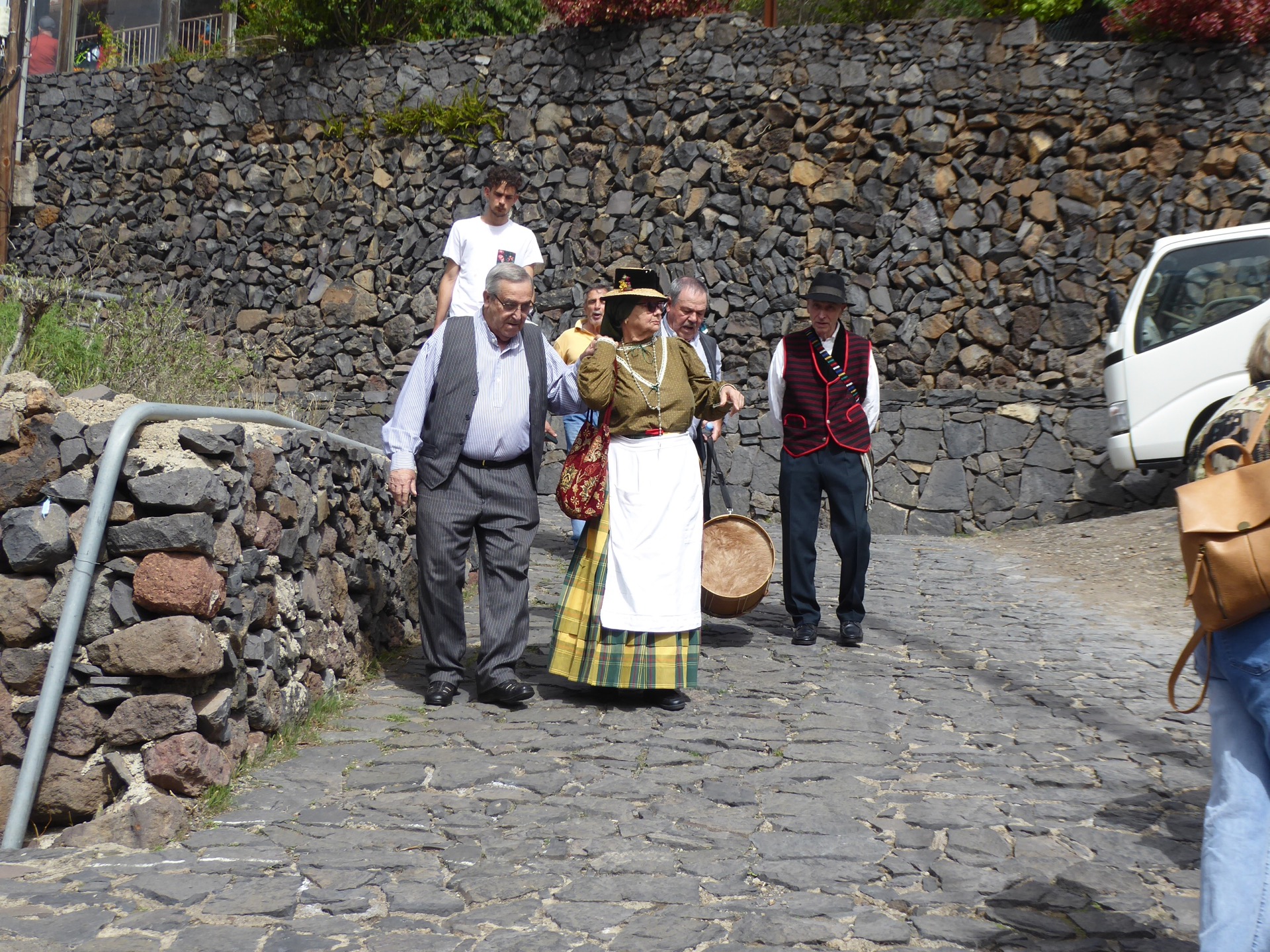 někteří přišli i v krojích