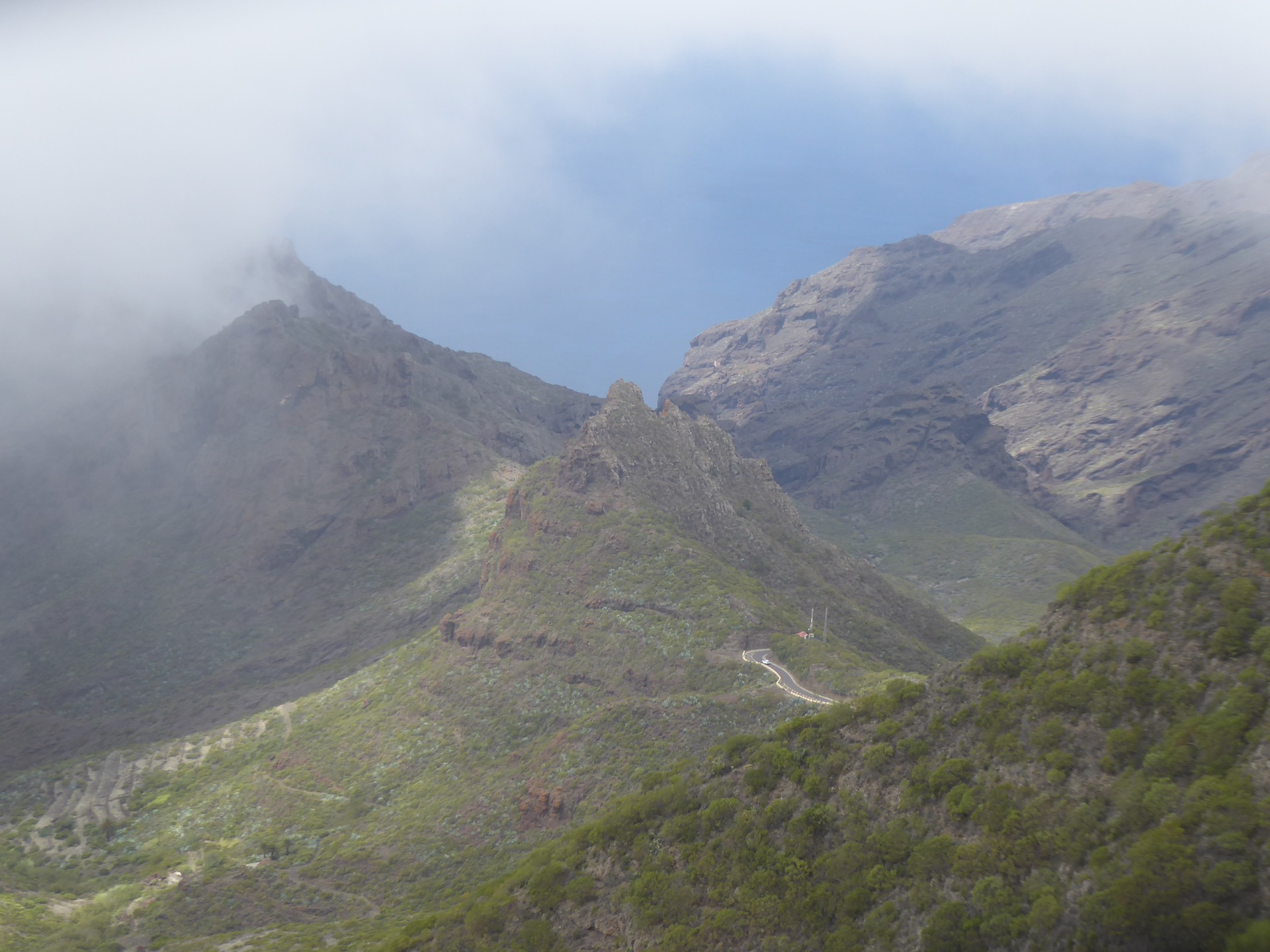 dolů bylo vidět jen občas