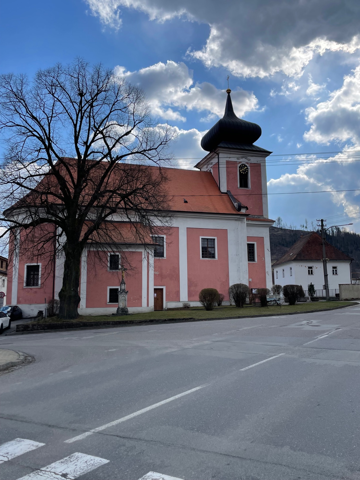 kostel svaté Kuhnuty v Nedvědicích
