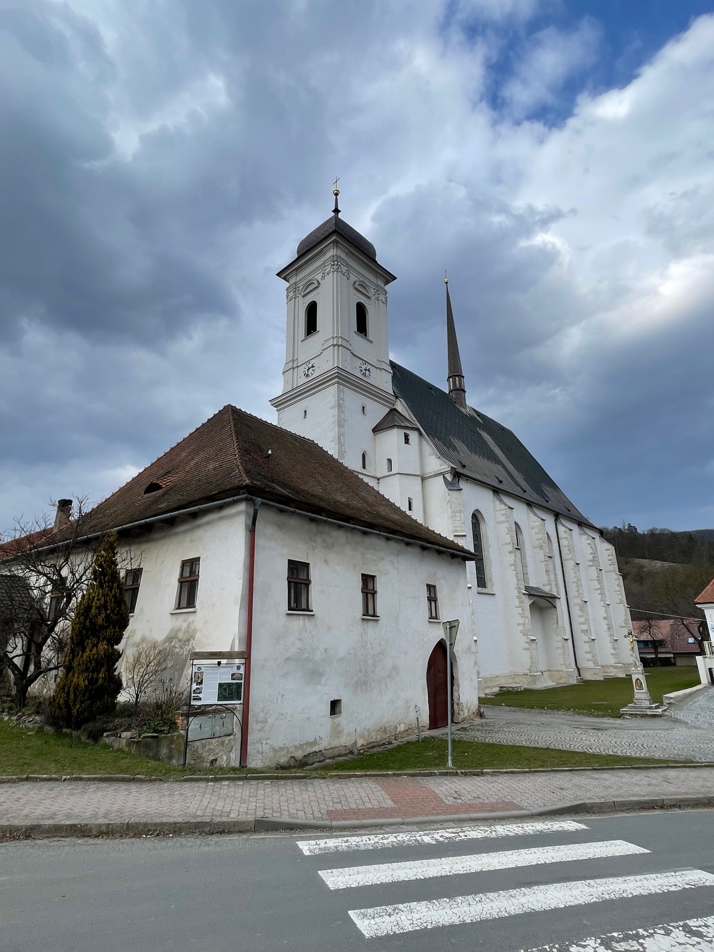 kostel Povýšení svatého kříže v Doubravníku