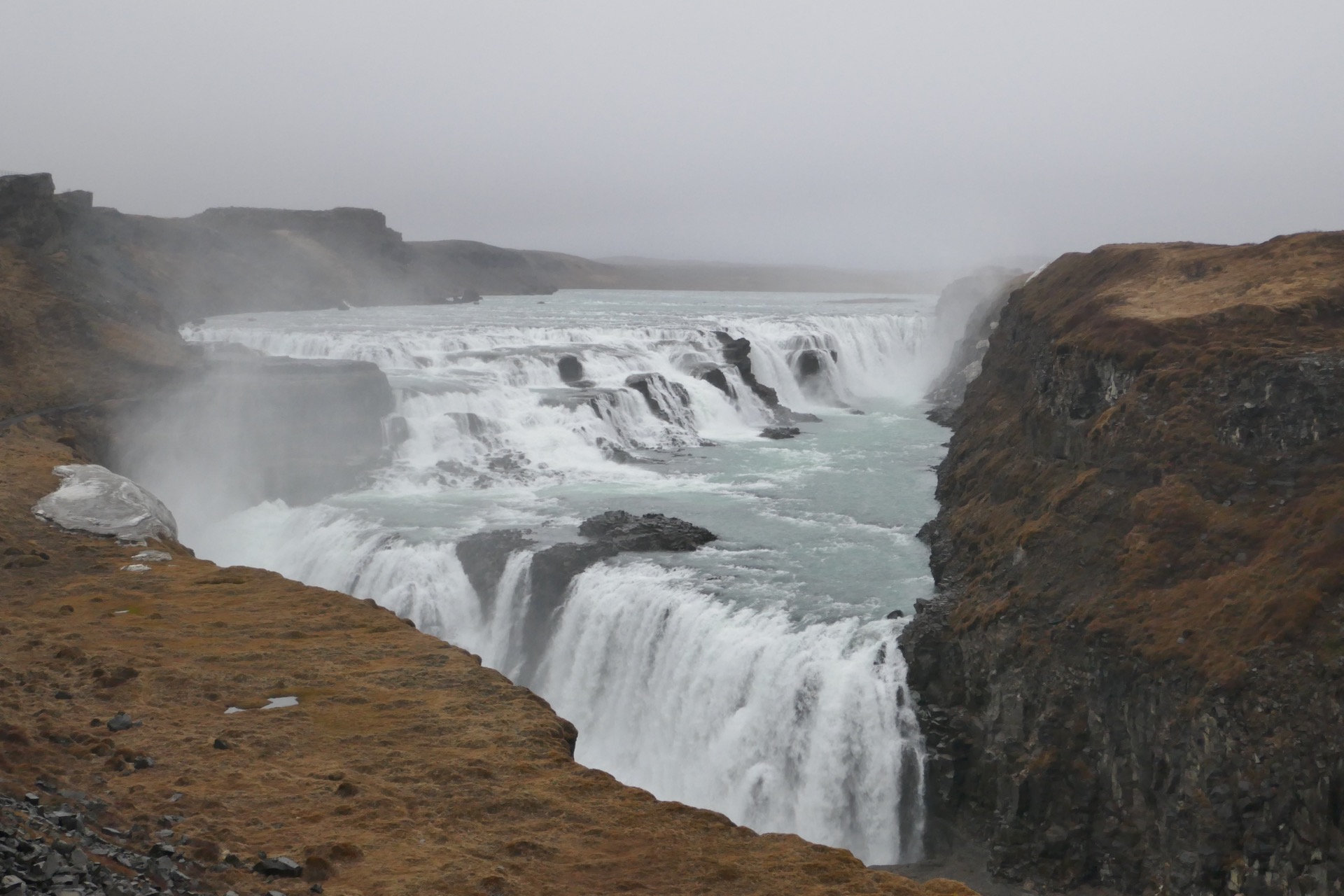 Gullfoss je úžasný za každého počasí