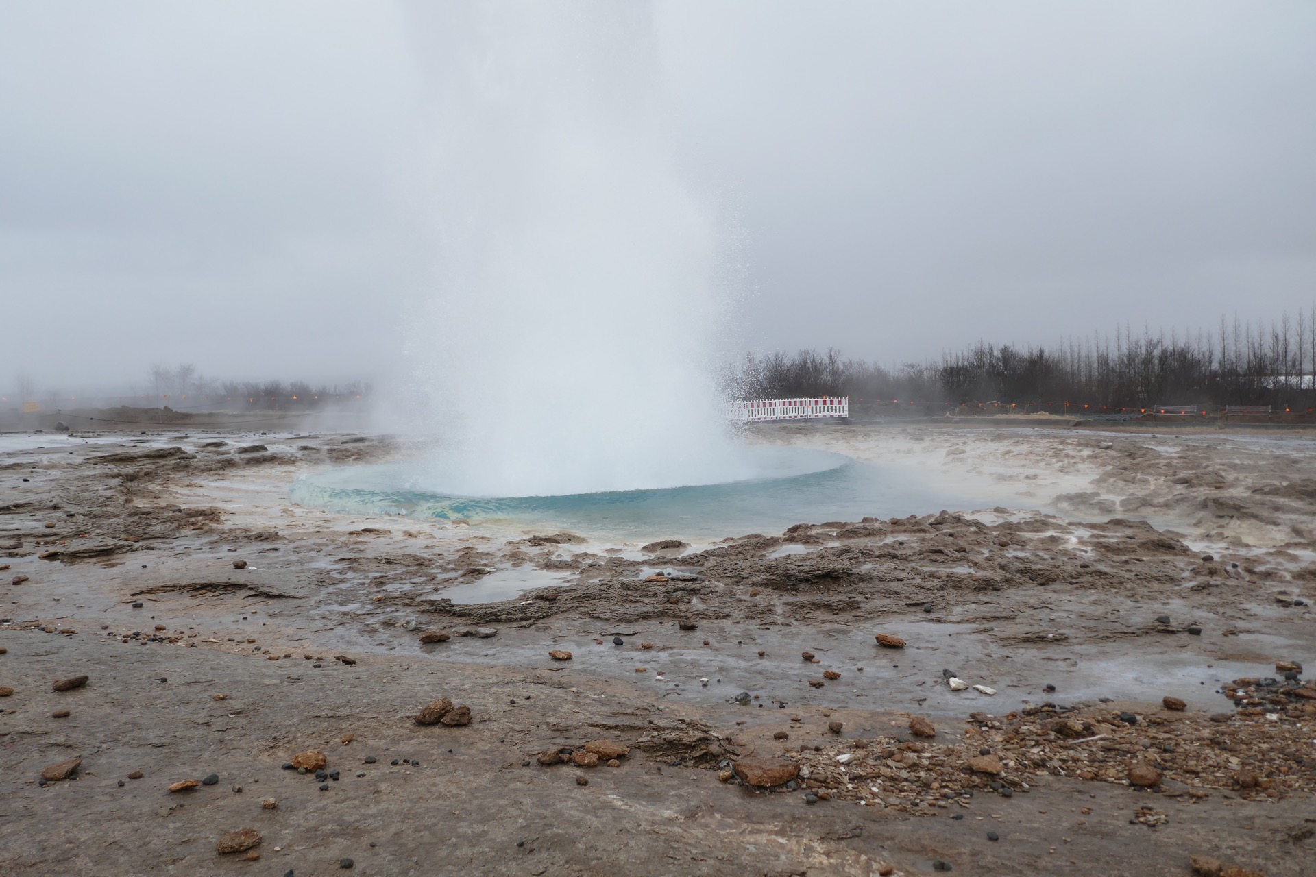 a jeho zástupce Strokkur